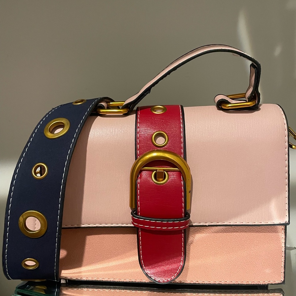 💖 NEW Pink Vegan Leather Crossbody Bag 💖 - Picture 4 of 6